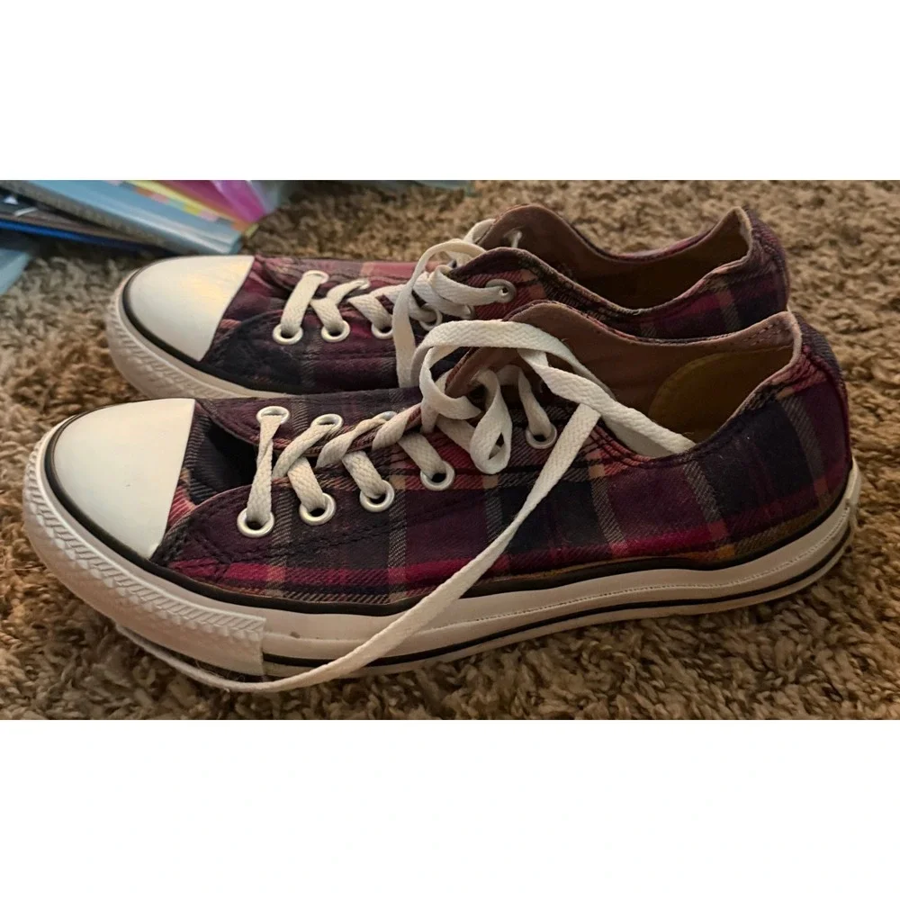 Converse Low-Top All Star Purple & Navy Plaid Sneakers 6 Men/8 Women